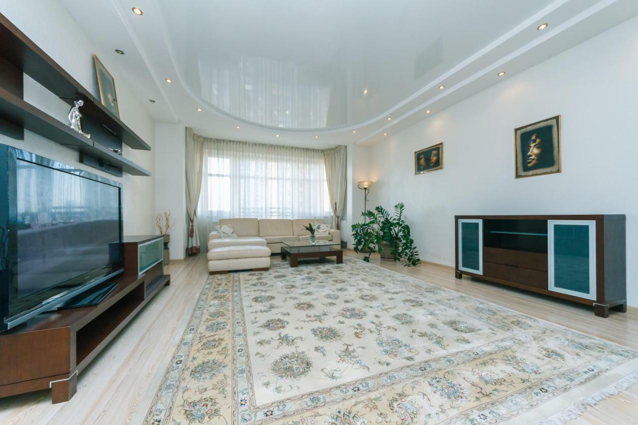 3 Комнатные Апартаменты В Центре Печерска Kiev Luaran gambar