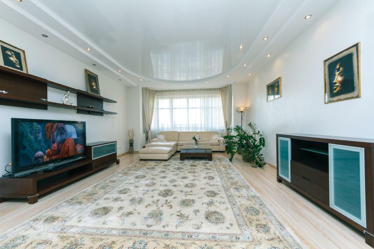 3 Комнатные Апартаменты В Центре Печерска Kiev Luaran gambar