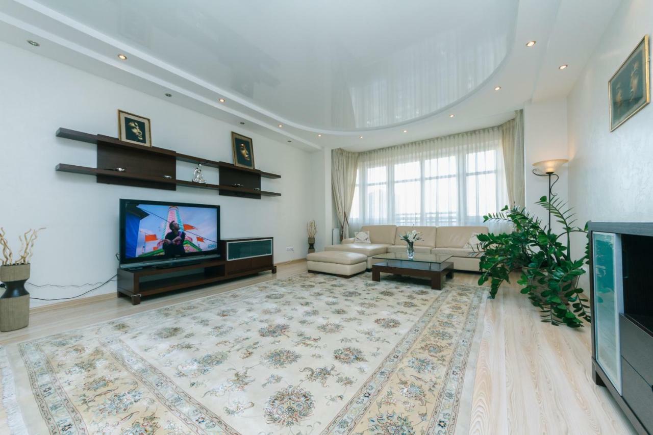 3 Комнатные Апартаменты В Центре Печерска Kiev Luaran gambar